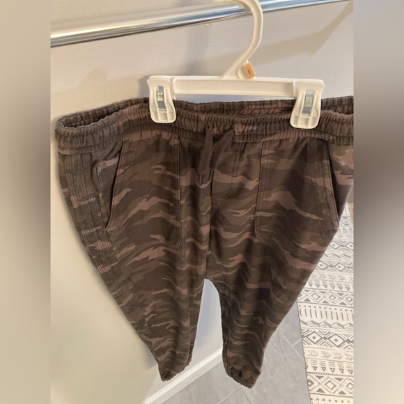 Athleta farallon Camo Joggers size 8P - Picture 2 of 4